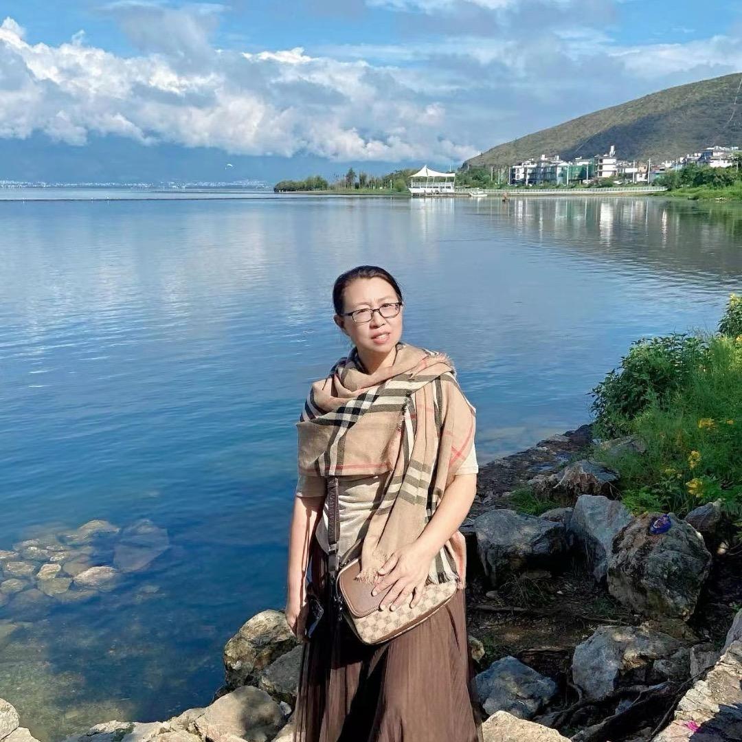 昆明花瓣雨鲜花饼李姐