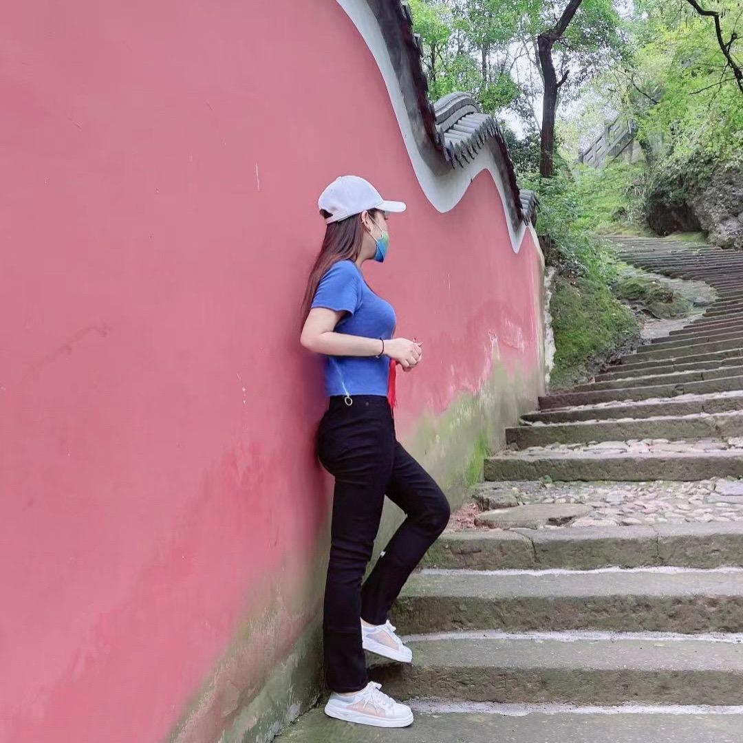 何小姐