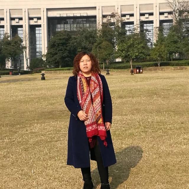 鹤立鸡群