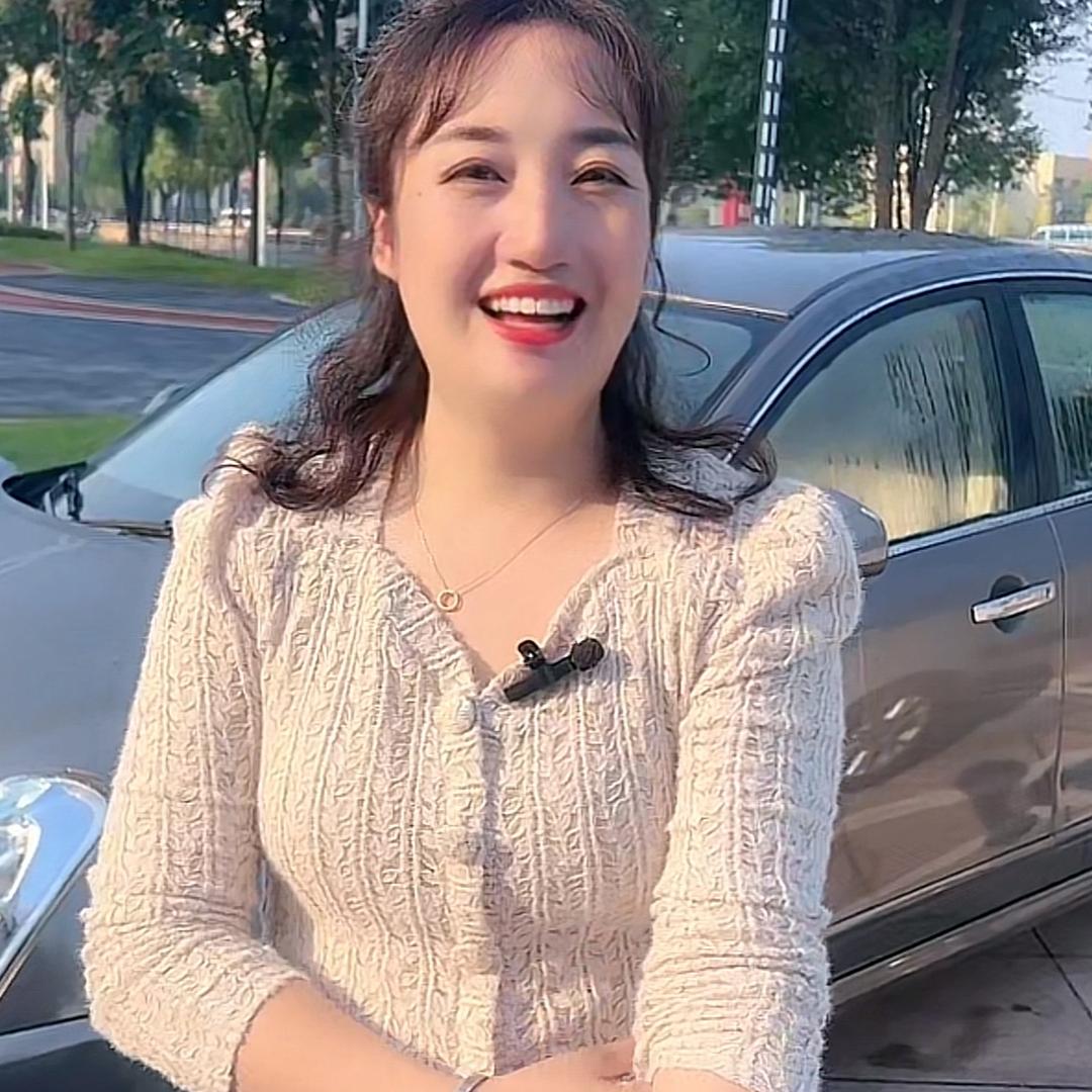聚友名车行老板娘