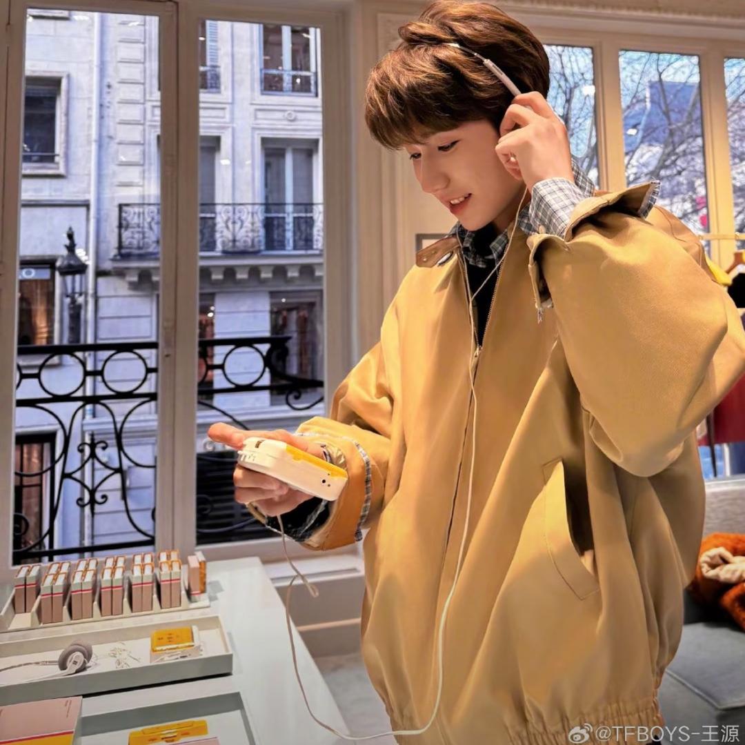 忧   郁 螺  蛳粉