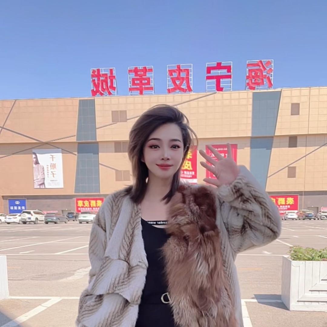萍萍轻奢穿搭服饰