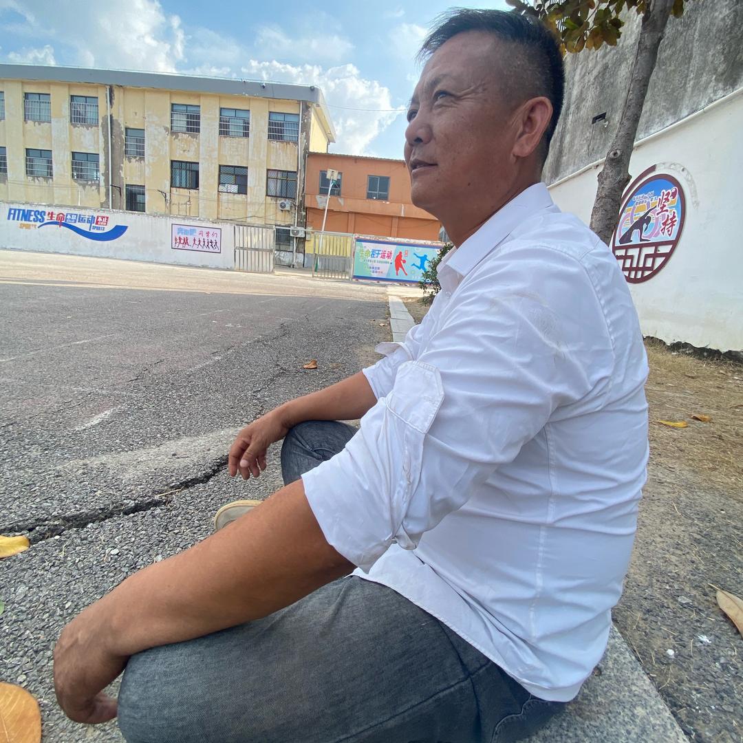 老张爱唱歌