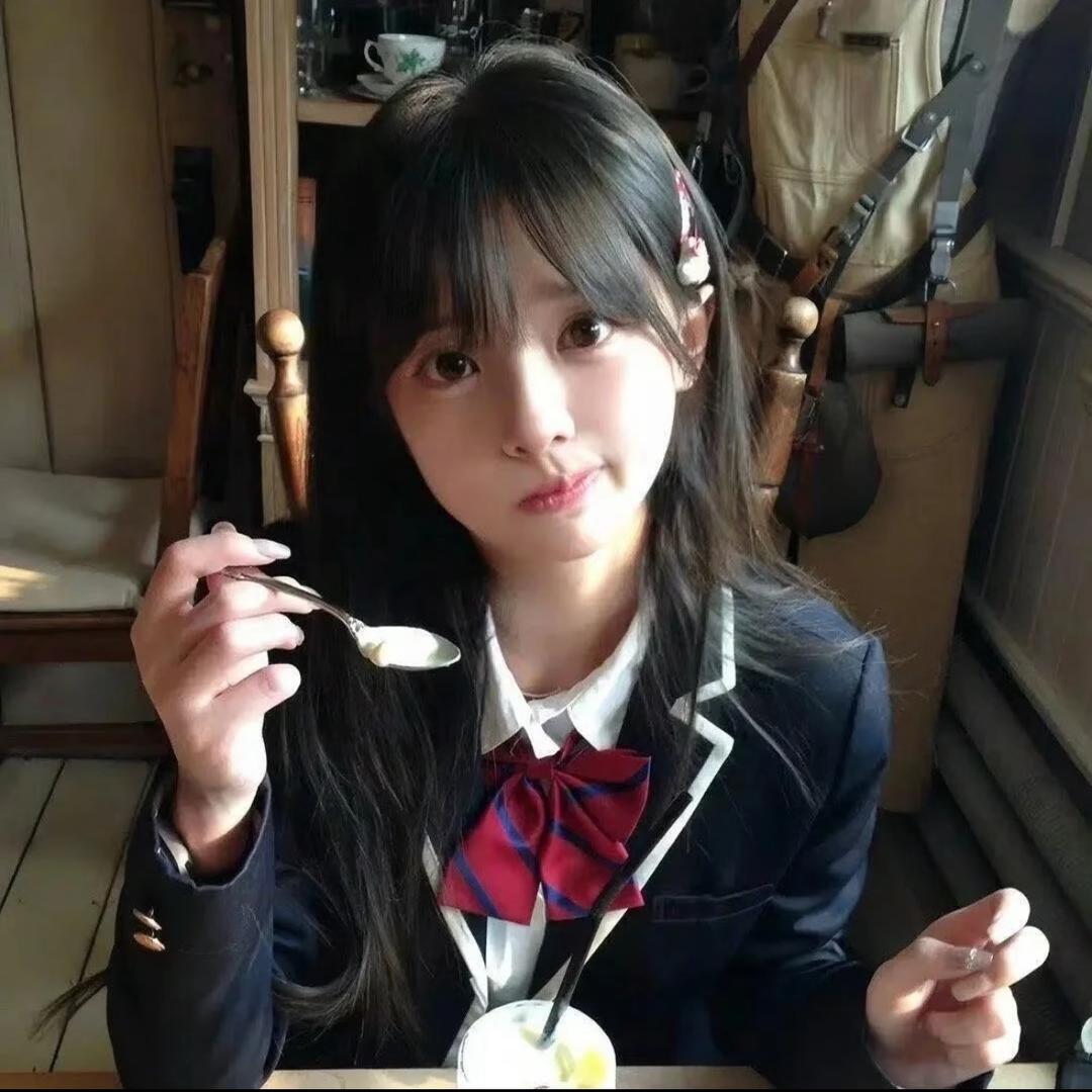 极品圆脸微胖小美女