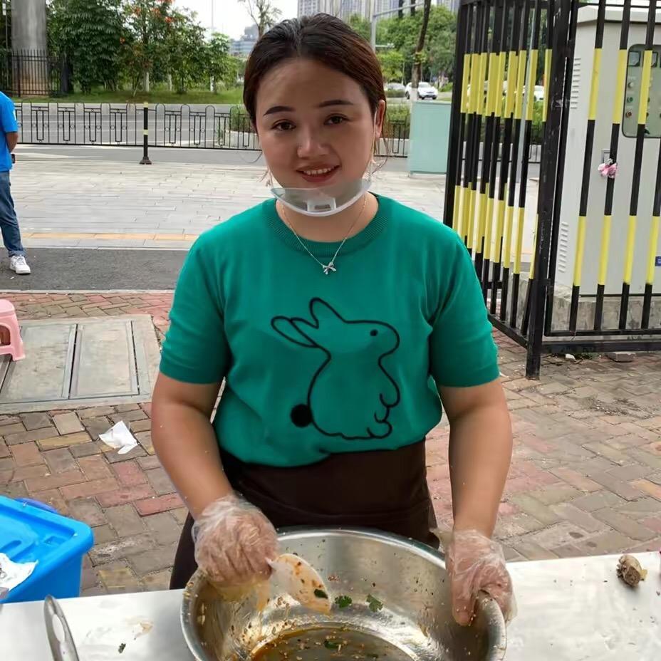 啊玲做手撕鸡