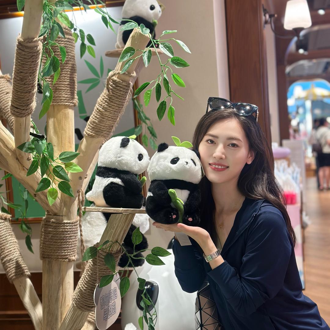 忙不赢看手机的音乐老师