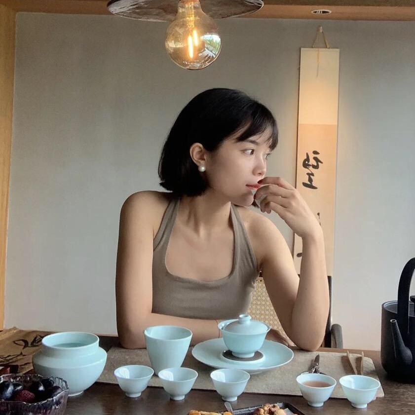 茜茜爱喝茶