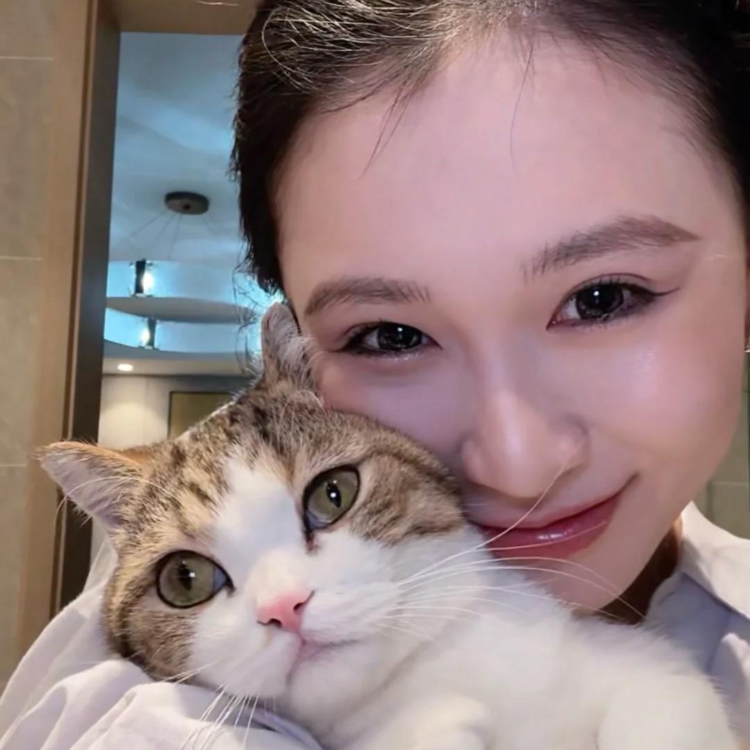 叮叮爱臭美