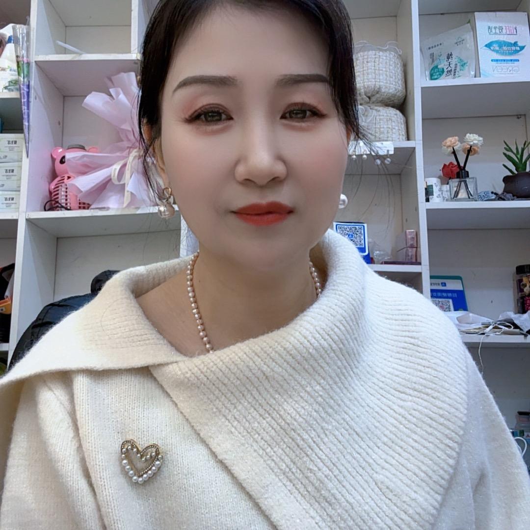 新安县尚层衣舍服装搭人