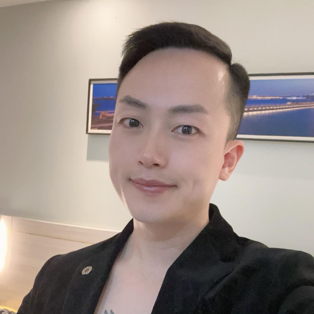潘 俊.