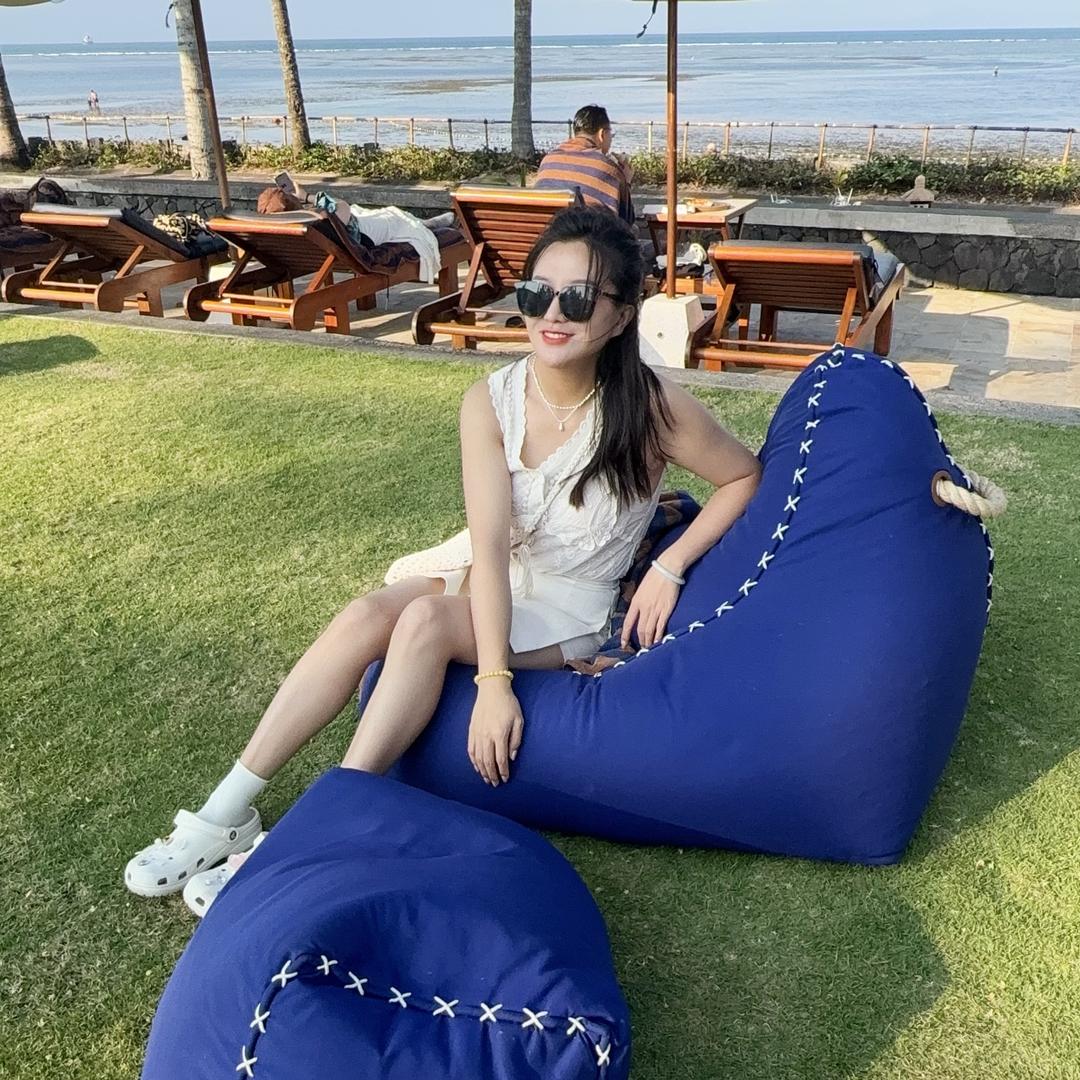 珠宝推荐官亚萍