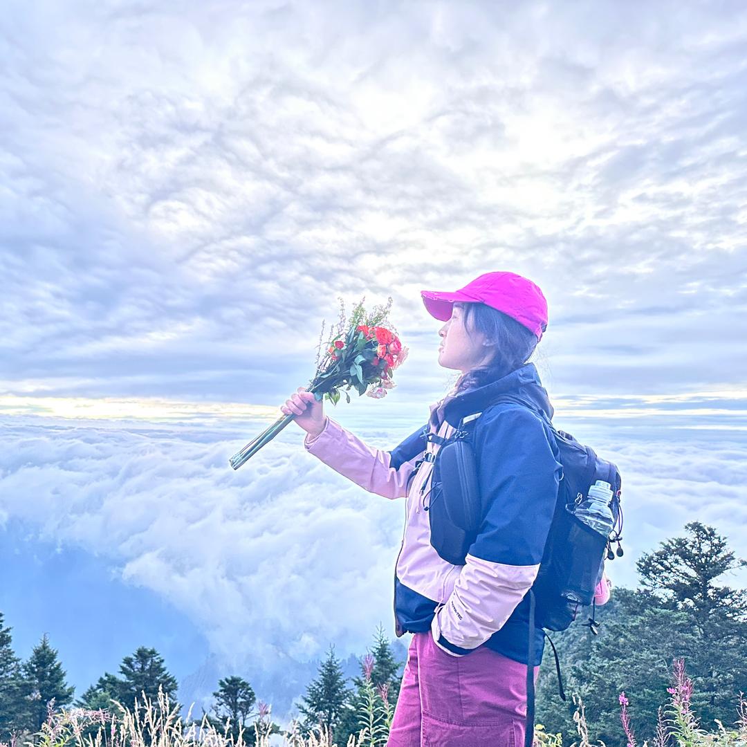 蓝梅⛅️⛰️🌸