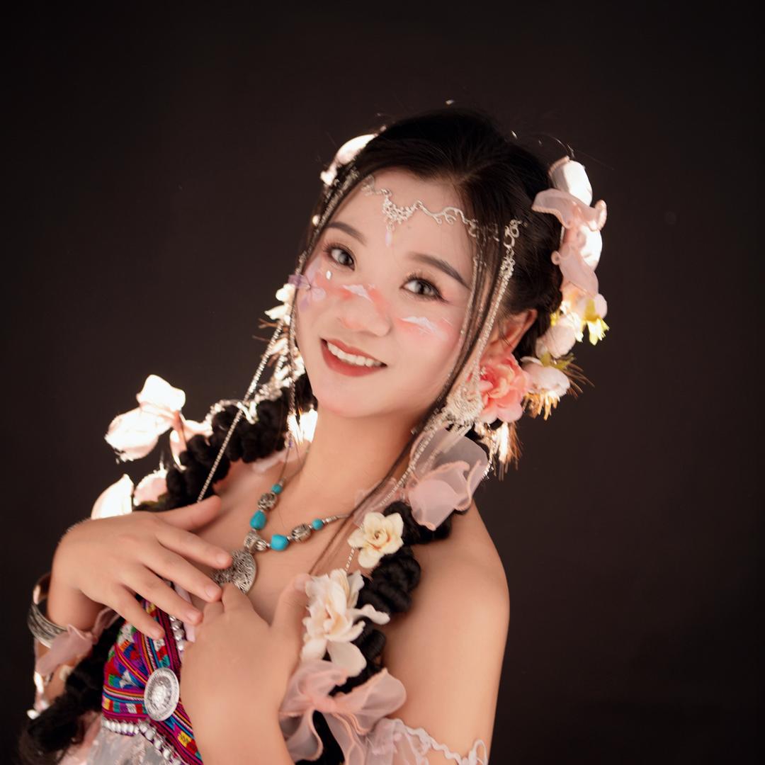 是灿灿吖呀～🌸🌸🌸