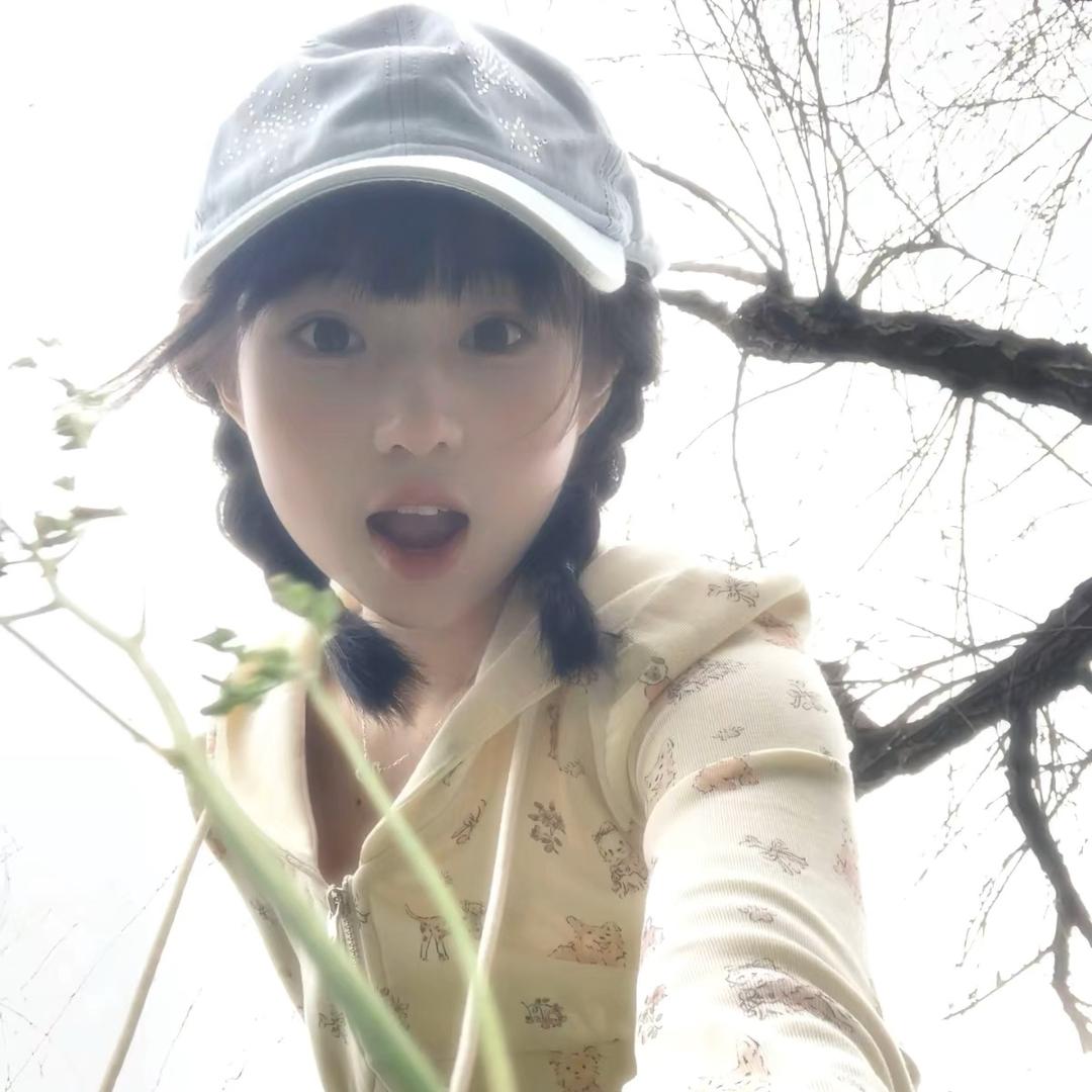 卖萌被肘击