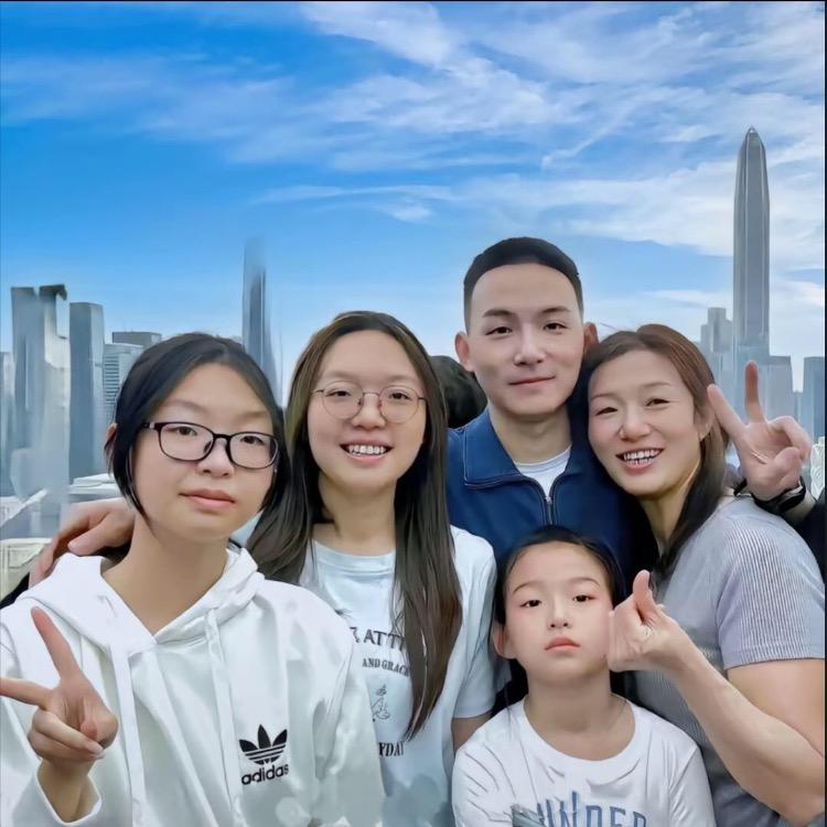 浩总妈妈直播首秀现场摄像助理