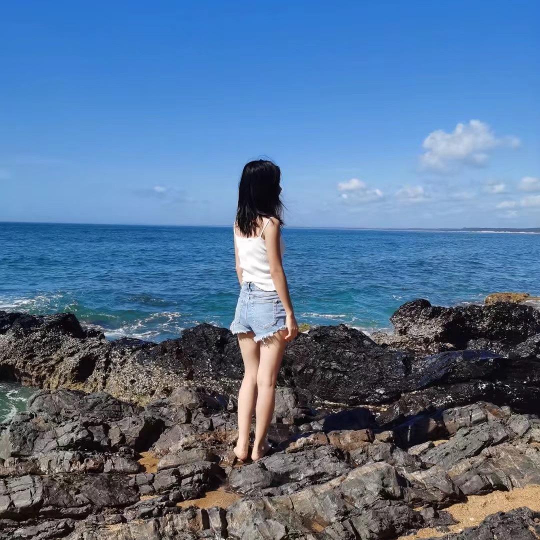 爱吃榴莲的小姐姐