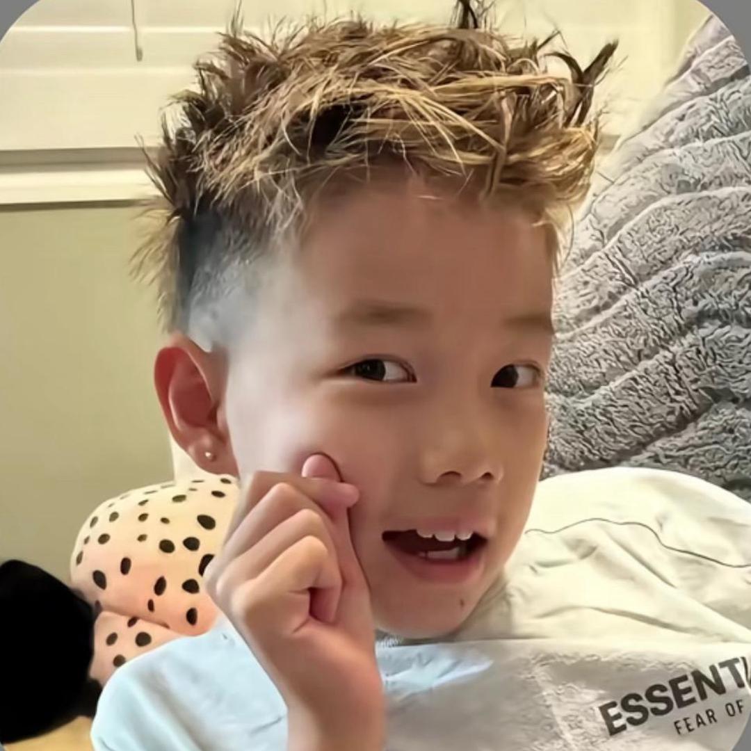 @人傻嘴不甜不穿裤衩还没钱