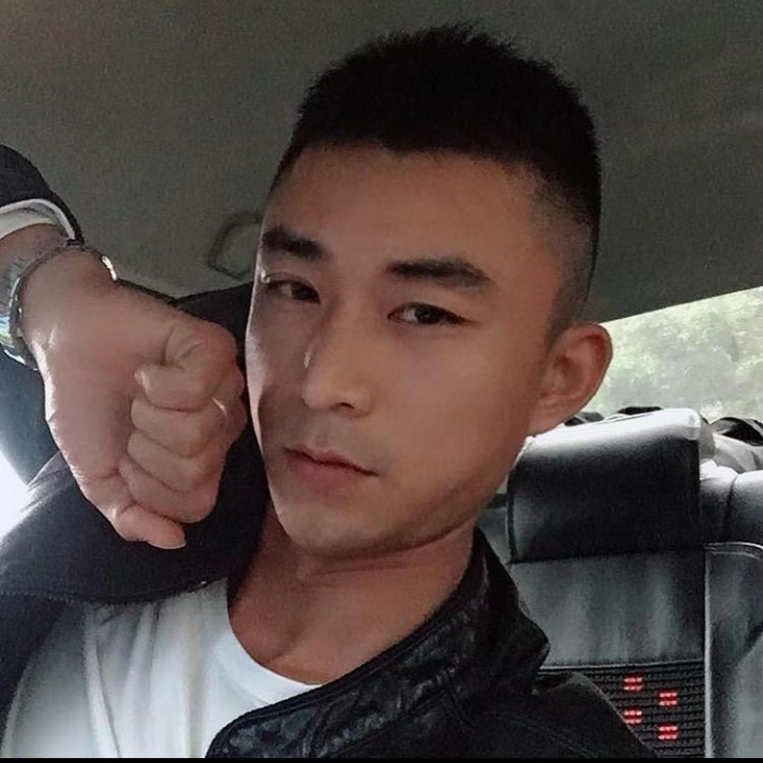 邓勇_₁ ₉ ₈ 柒