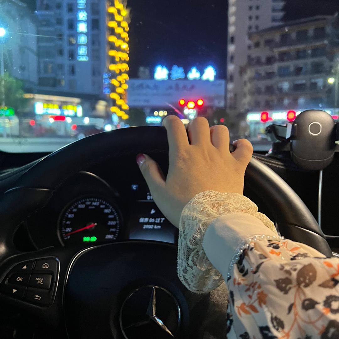 罗文娟/潮牛