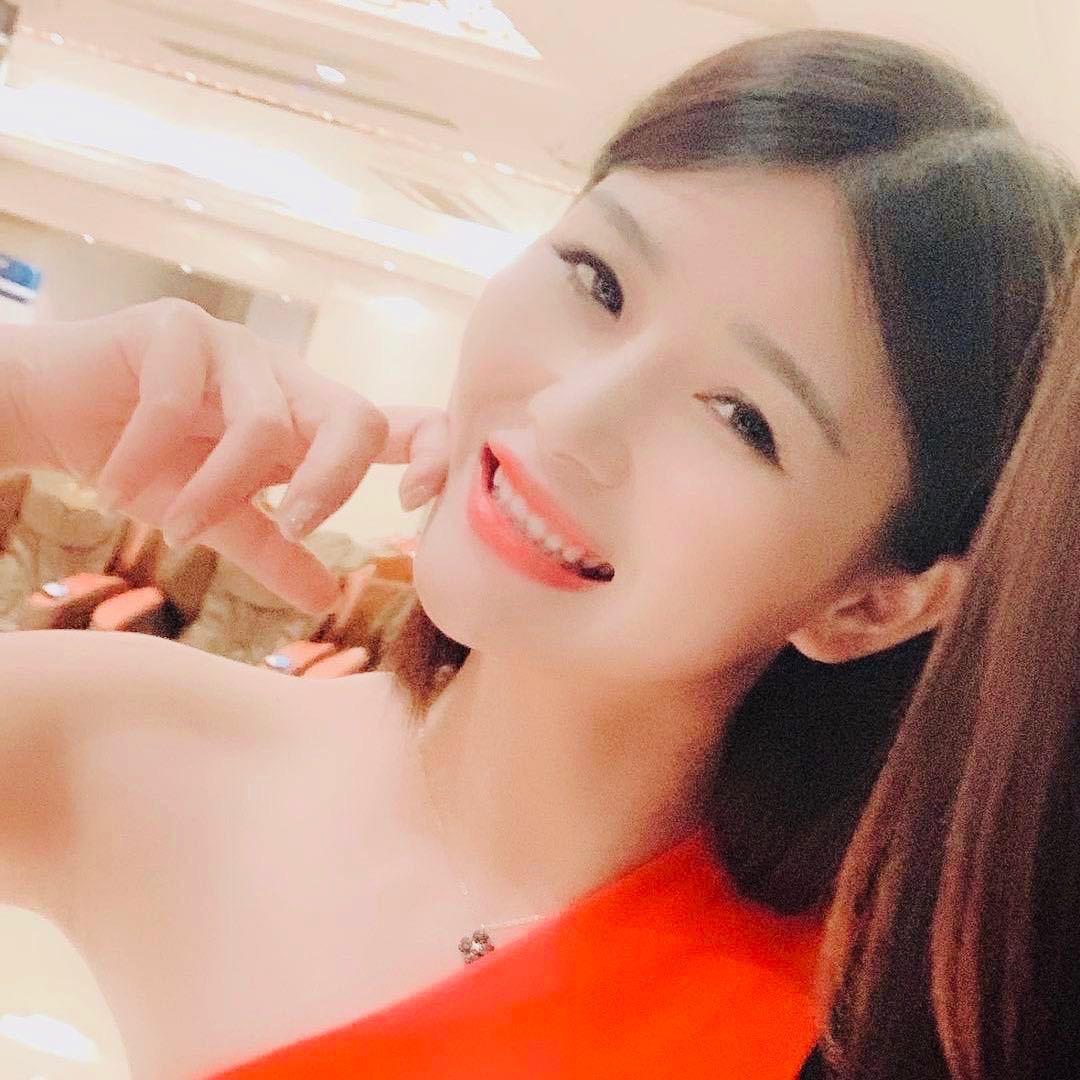 爱笑的小甜甜