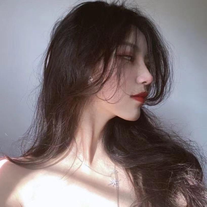 给阿姨倒一杯奶茶