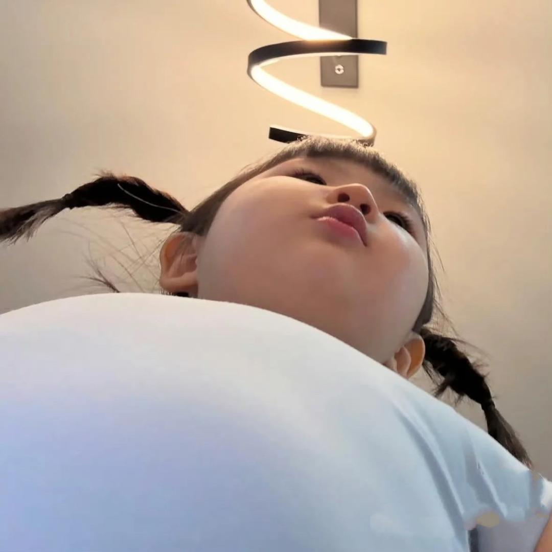 半夜睡不着点八十个男模打斗地主