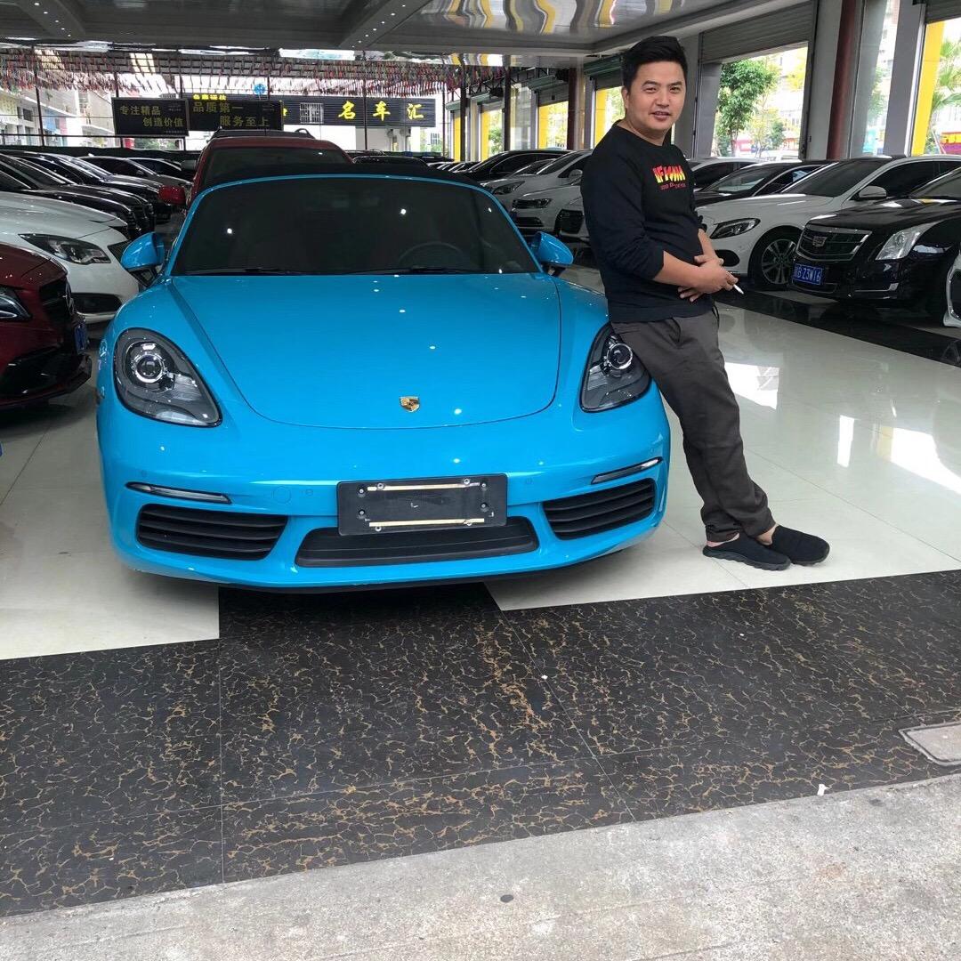 何露撩车