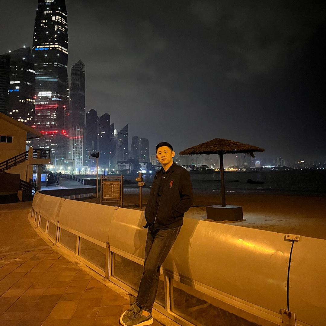 刘德翔.