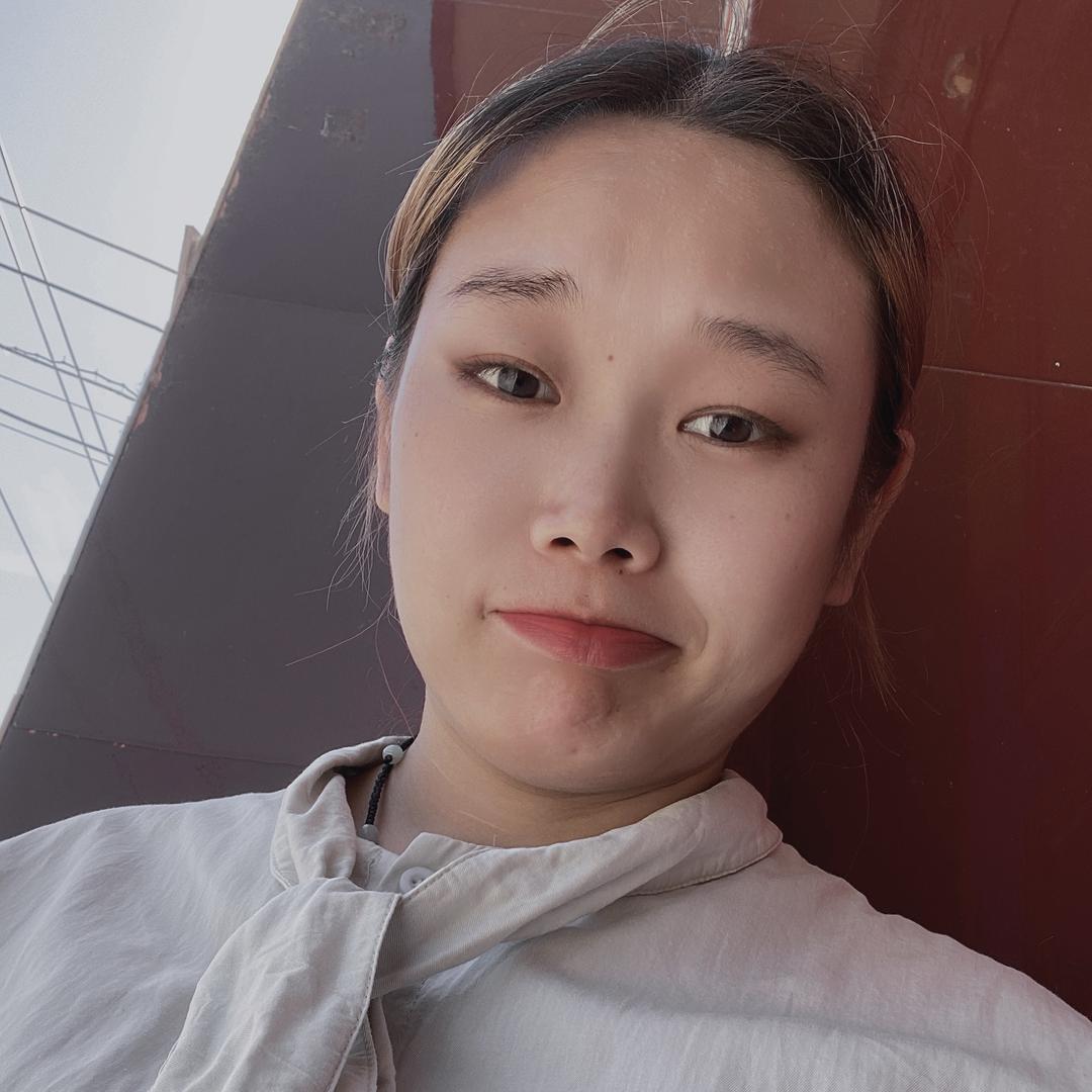 90后种草莓的小彭
