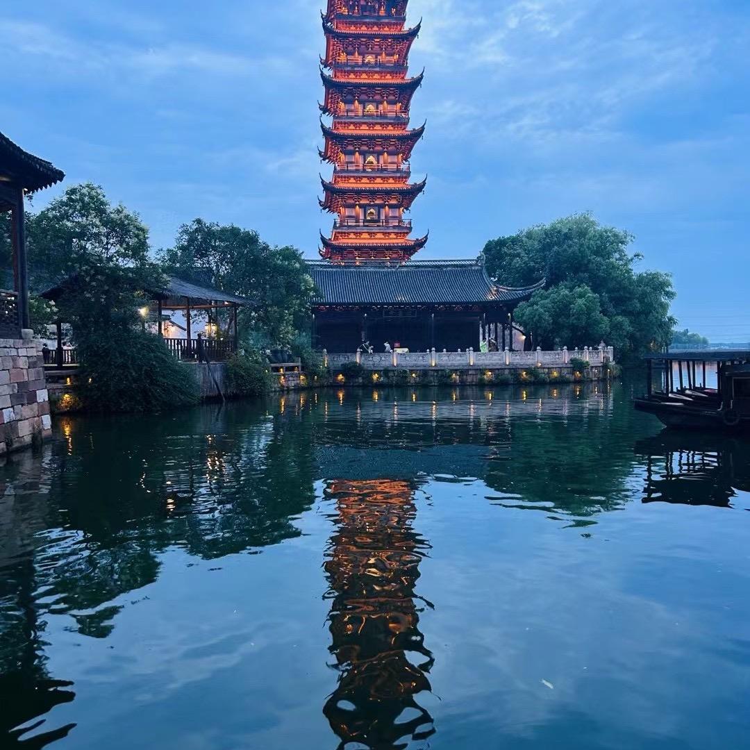 大宝有点大，二宝有的小