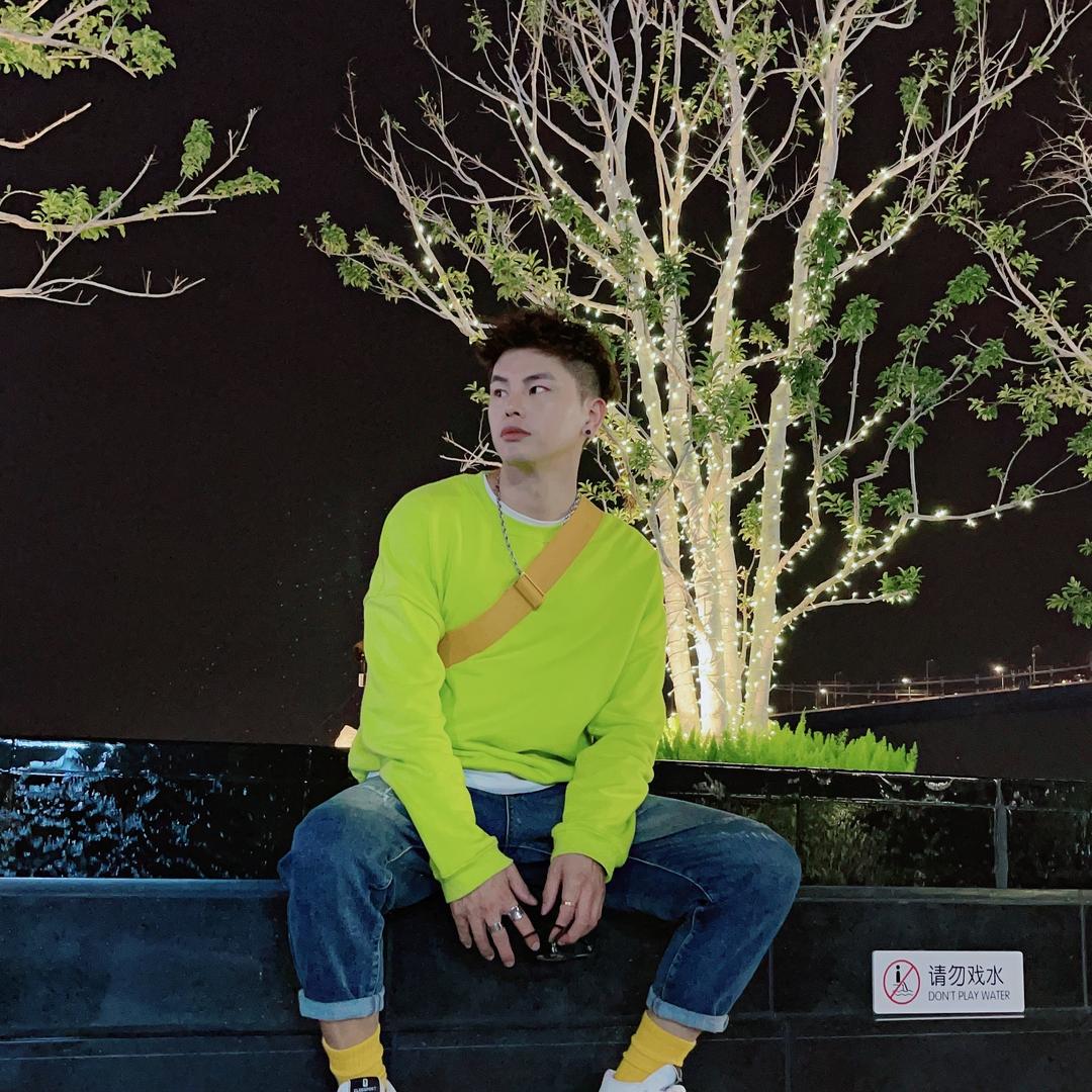 厦门市型男帮服装店直播间