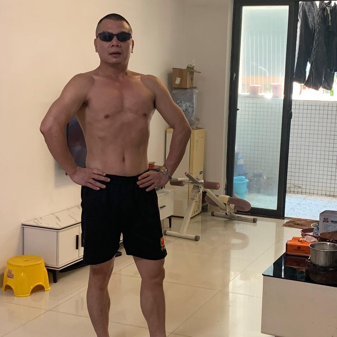 邱雄中（炜烨成建）