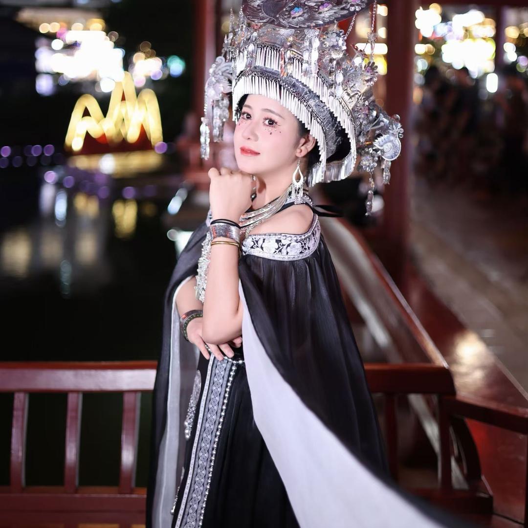 莫小利女装店