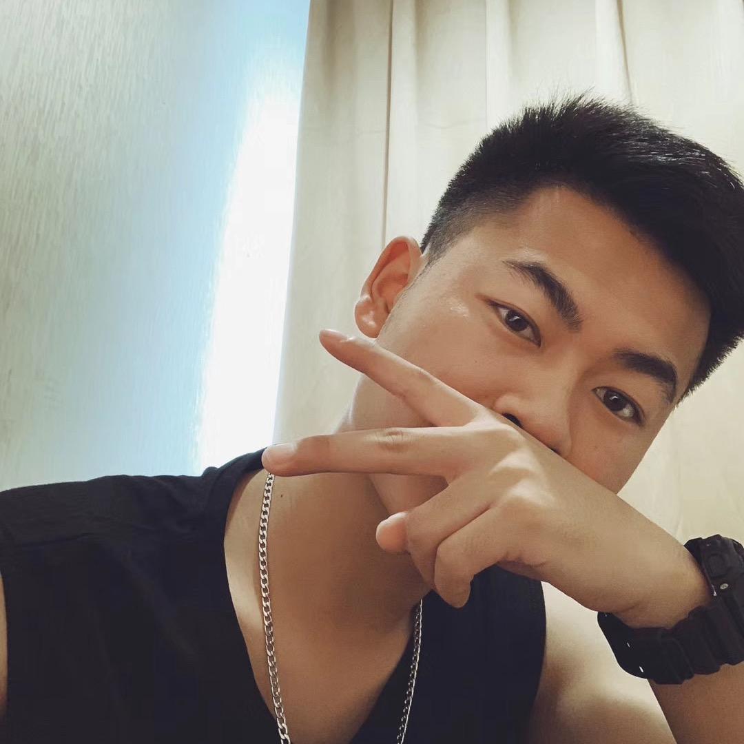 黎阿伦 /.