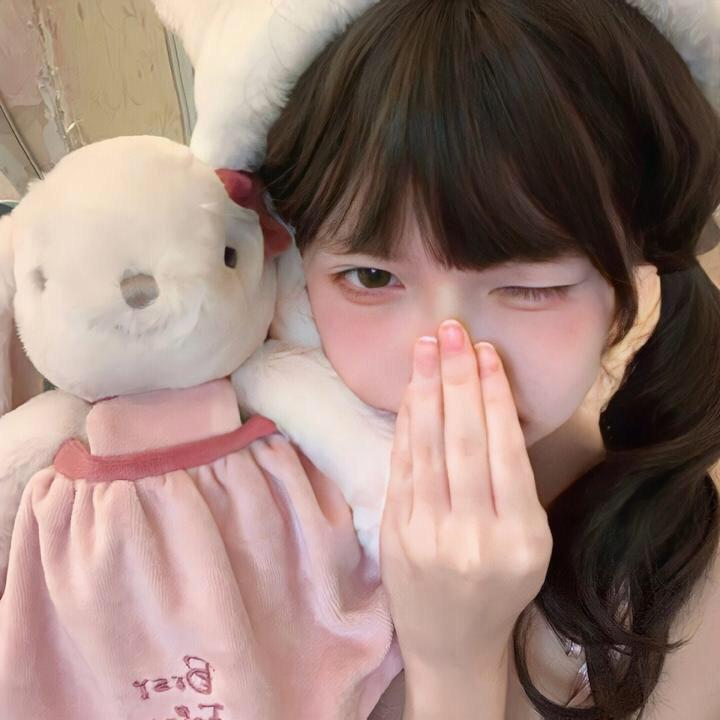 饱胀女孩