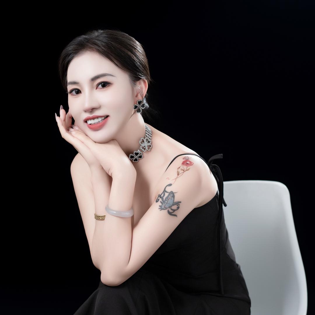 王小英whm七天打造素颜女神、男神