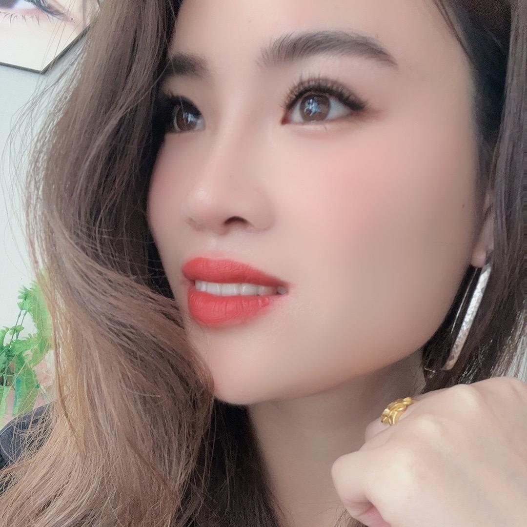 小玲，户外直播