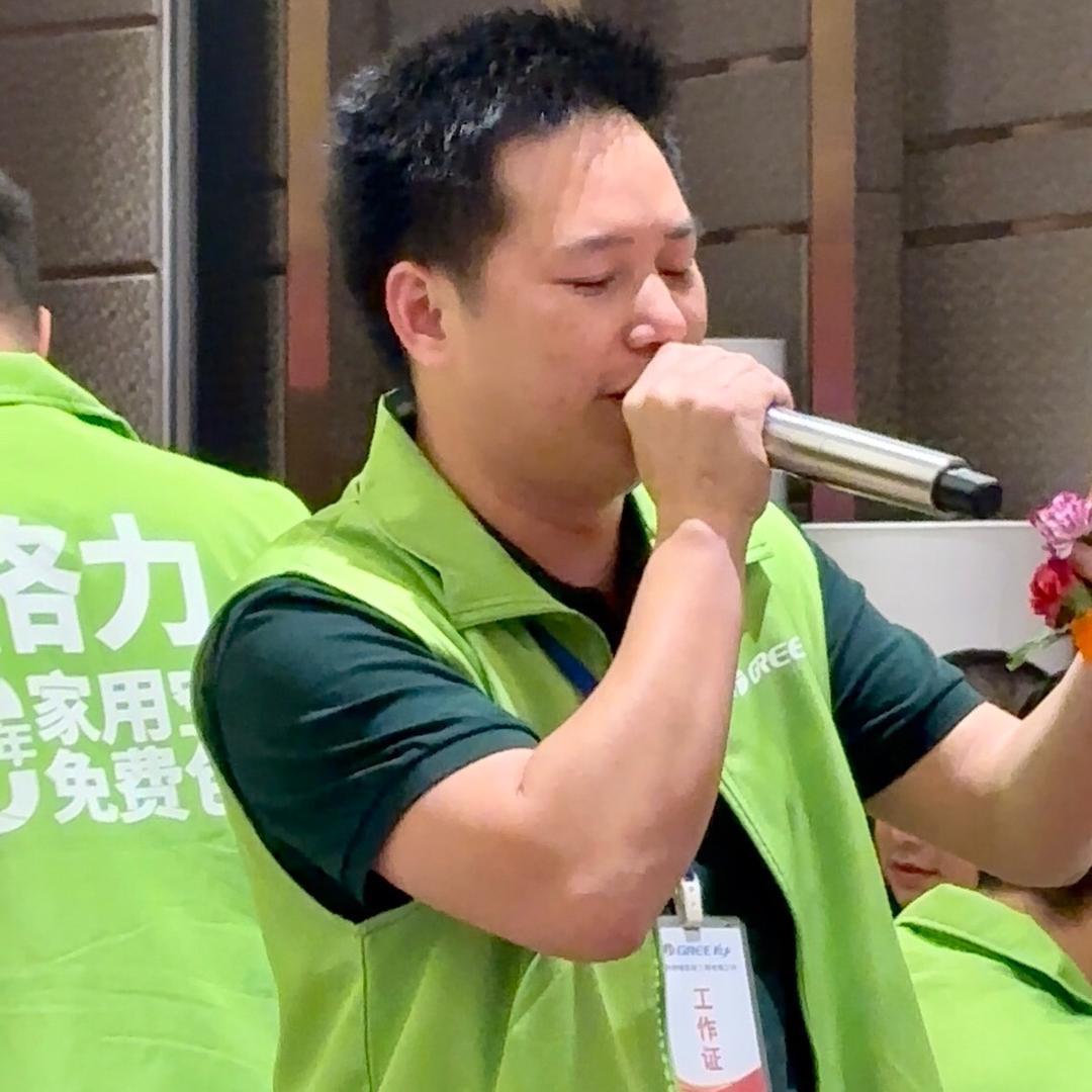 爱唱歌的黄先生