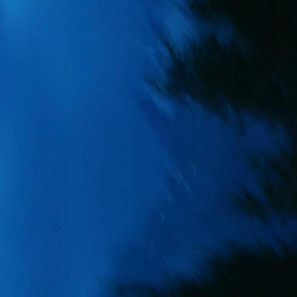 ：）