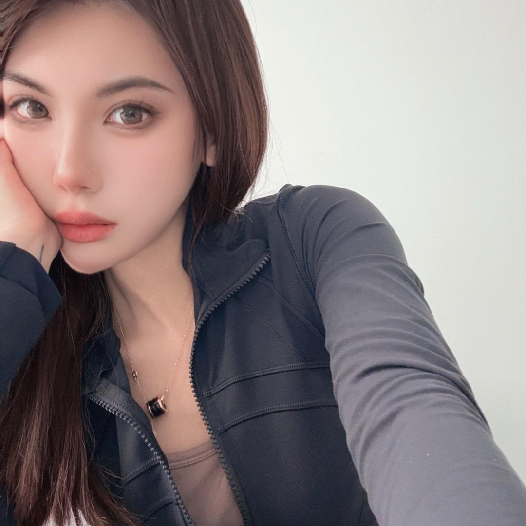 劉..