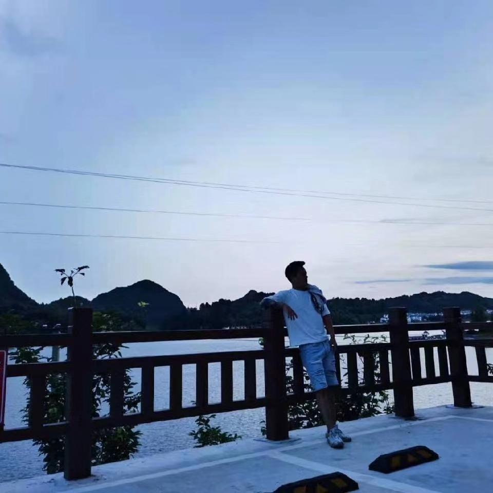 小黑🐰.