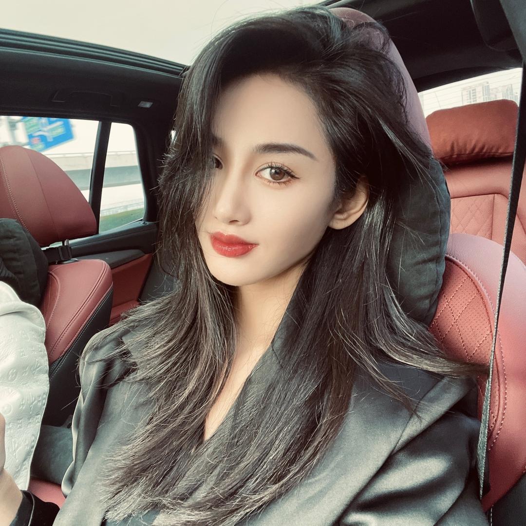 三胞胎模特妈妈丽然