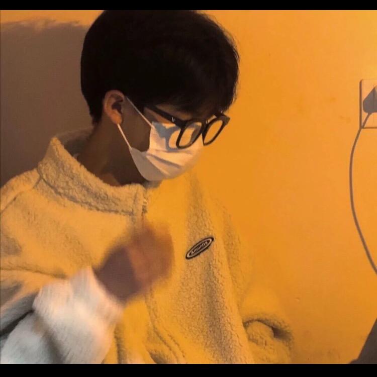 月亮不睡我不睡，