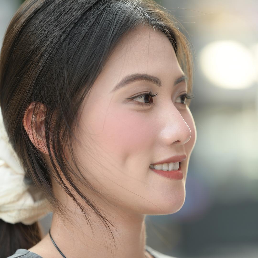 蜜蜂美妆专营店煎妮专柜直播