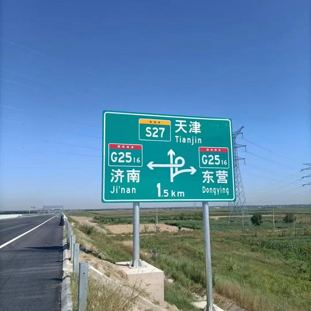 交通设施：标杆标牌、高速龙门架、限高架