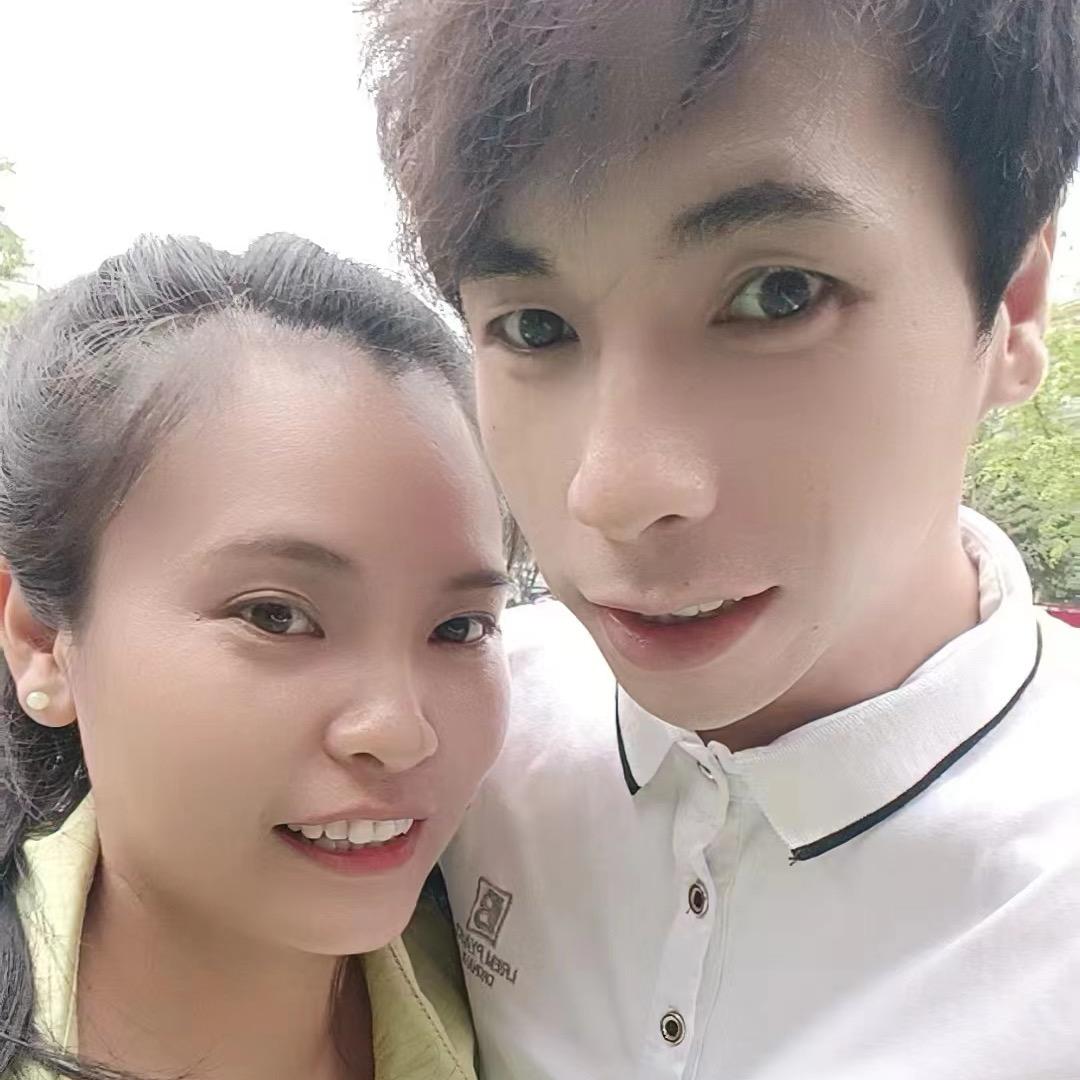 姗姗和阿志（努力中）