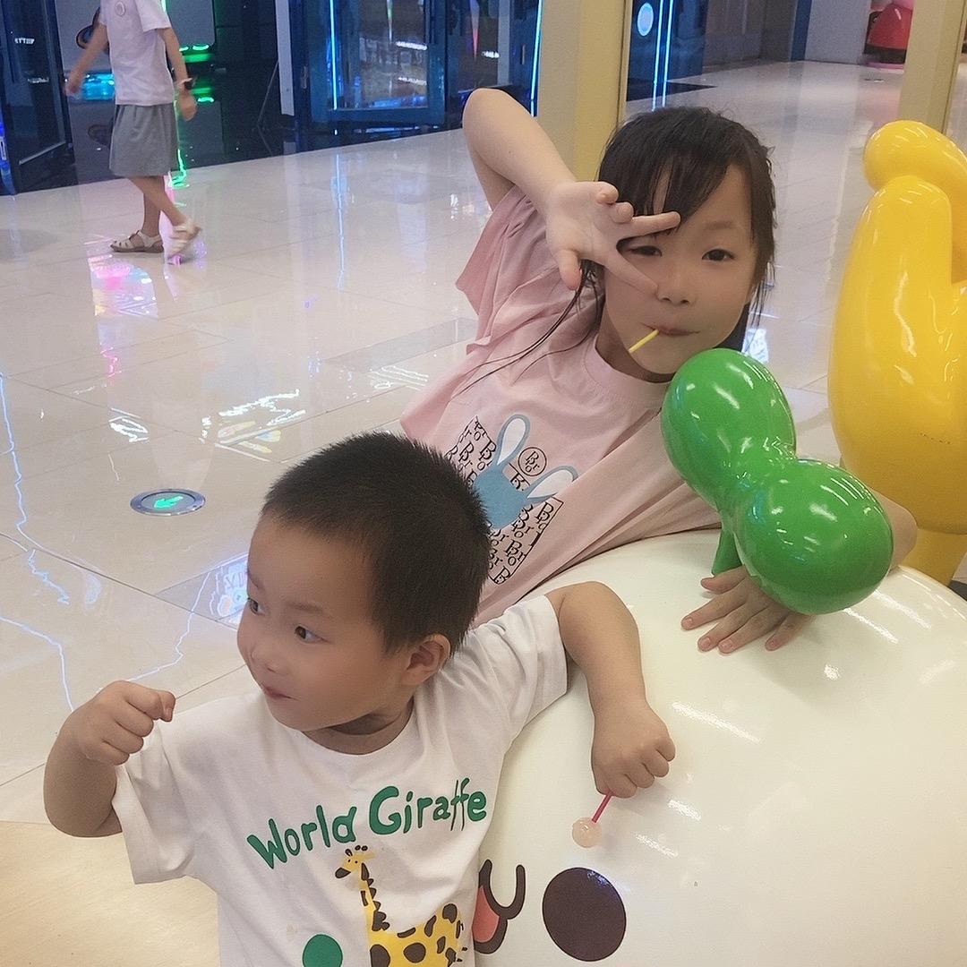 蹦蹦跳跳