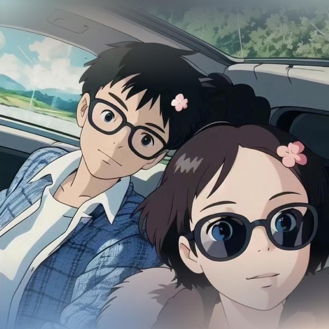 躲在煤炭的黑猫