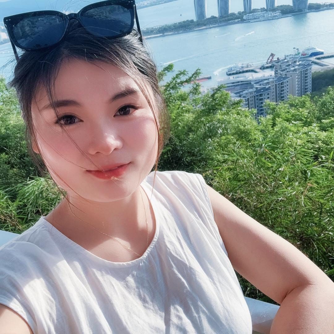 海南小意吃蜂蛹