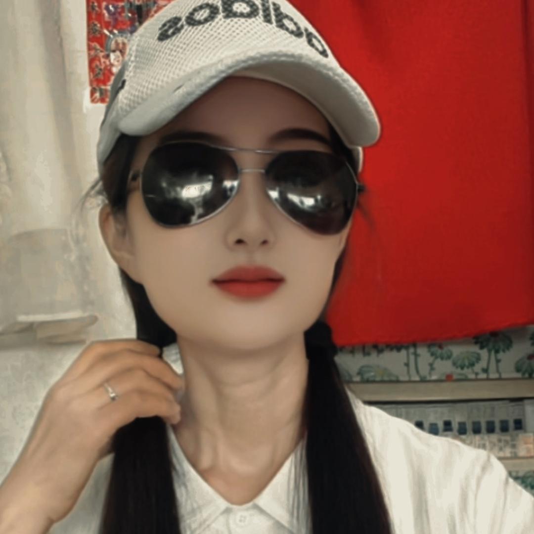 衣佳人
